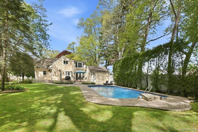 12 Woodland Avenue, Syosset, NY 11791