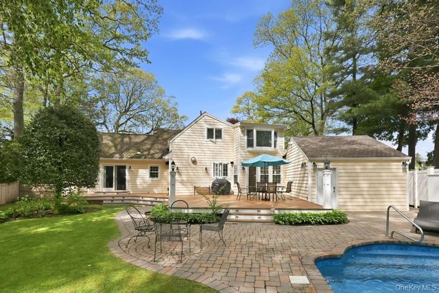 12 Woodland Avenue, Syosset, NY 11791