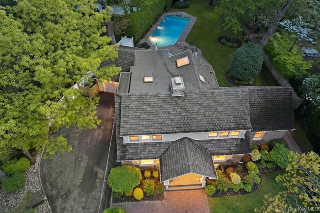 12 Woodland Avenue, Syosset, NY 11791