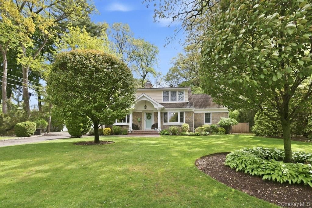 12 Woodland Avenue, Syosset, NY 11791