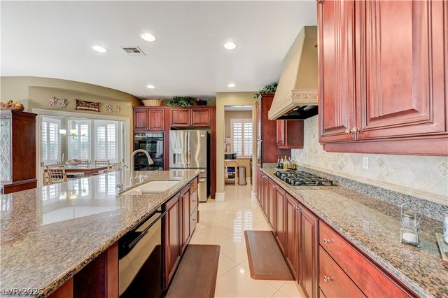 218 Crooked Putter Drive, Las Vegas, NV 89148