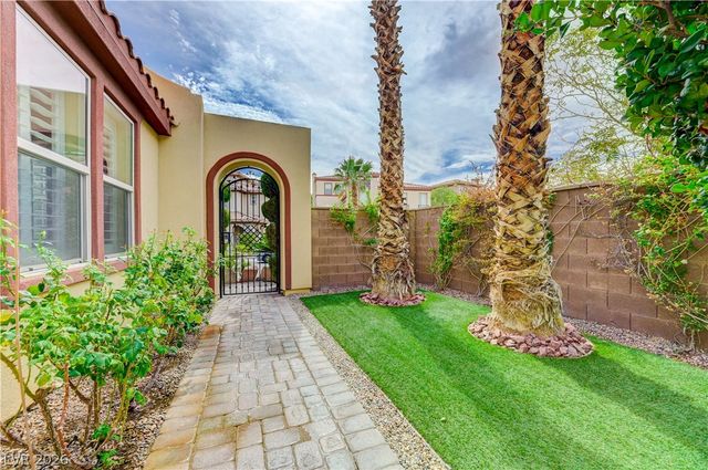 218 Crooked Putter Drive, Las Vegas, NV 89148