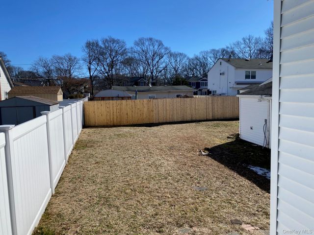 9 Beechwood Drive, Shirley, NY 11967