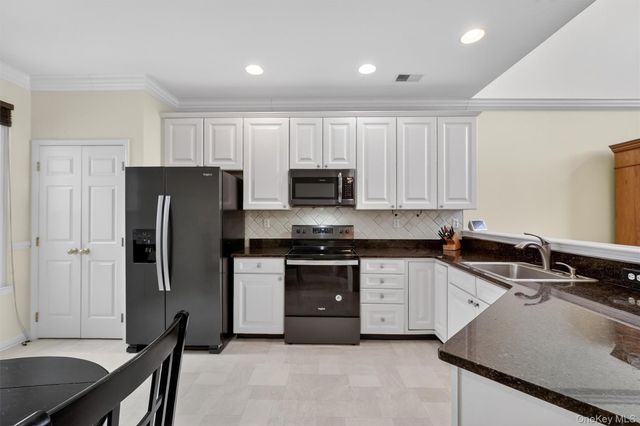 214 Woodlands Drive, Tuxedo Park, NY 10987