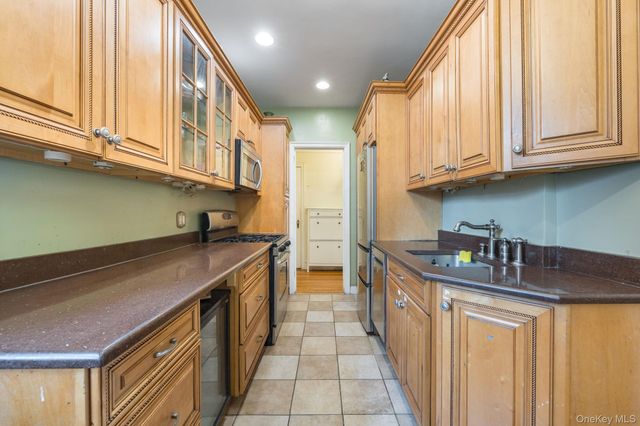 73-20 Austin Street 1E, Forest Hills, NY 11375