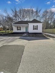 103 Sunset Park, Laurens, SC 29360