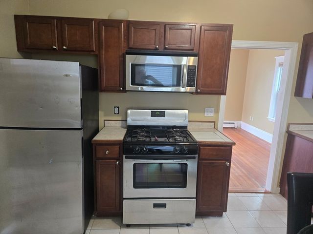 53 Groveland St, Lynn, MA 01902