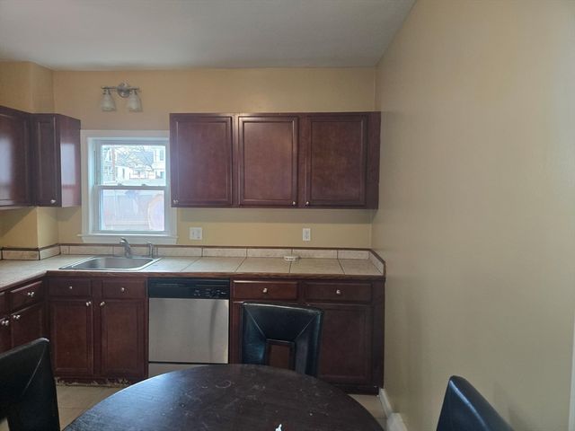 53 Groveland St, Lynn, MA 01902