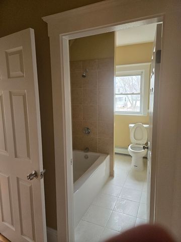 53 Groveland St, Lynn, MA 01902