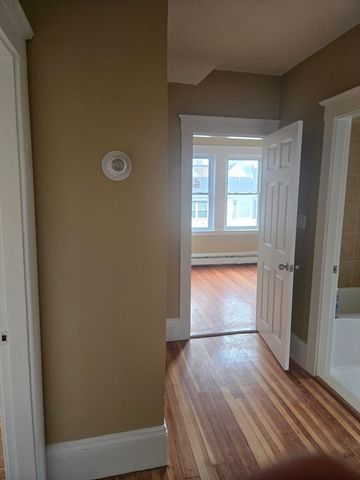 53 Groveland St, Lynn, MA 01902