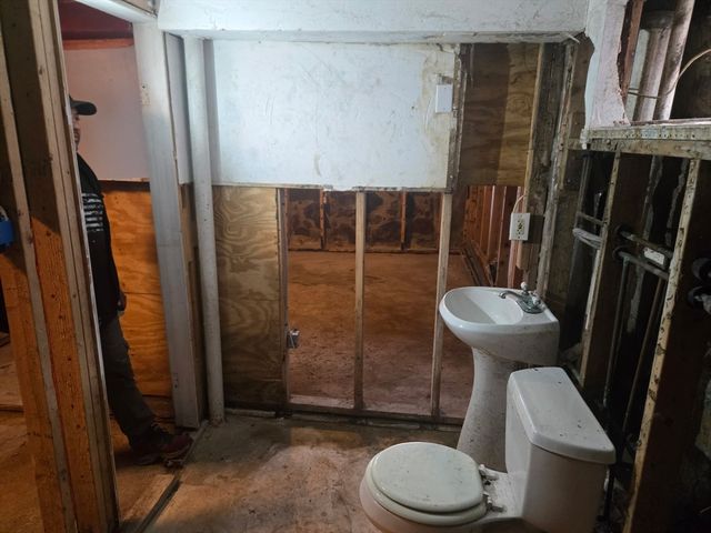 53 Groveland St, Lynn, MA 01902