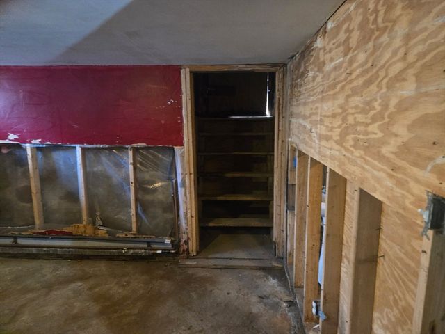 53 Groveland St, Lynn, MA 01902