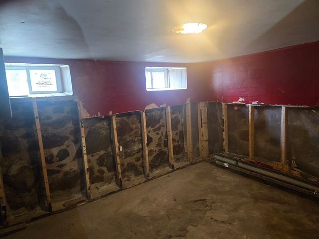 53 Groveland St, Lynn, MA 01902