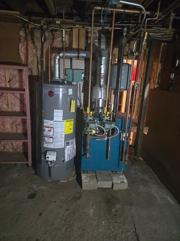 53 Groveland St, Lynn, MA 01902