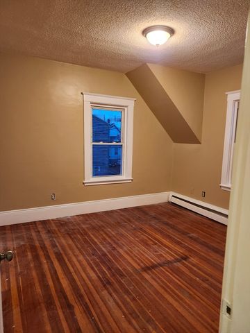 53 Groveland St, Lynn, MA 01902