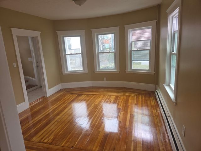 53 Groveland St, Lynn, MA 01902