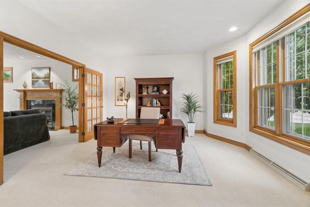 208 E APPLE CREEK ROAD, Appleton, WI 54913