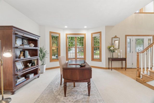 208 E APPLE CREEK ROAD, Appleton, WI 54913