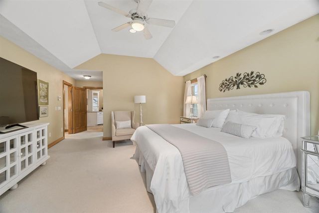 208 E APPLE CREEK ROAD, Appleton, WI 54913