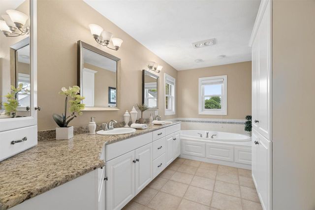 208 E APPLE CREEK ROAD, Appleton, WI 54913
