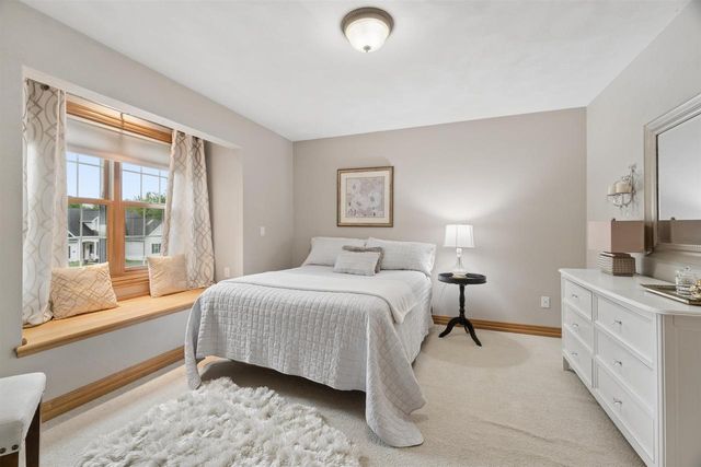 208 E APPLE CREEK ROAD, Appleton, WI 54913