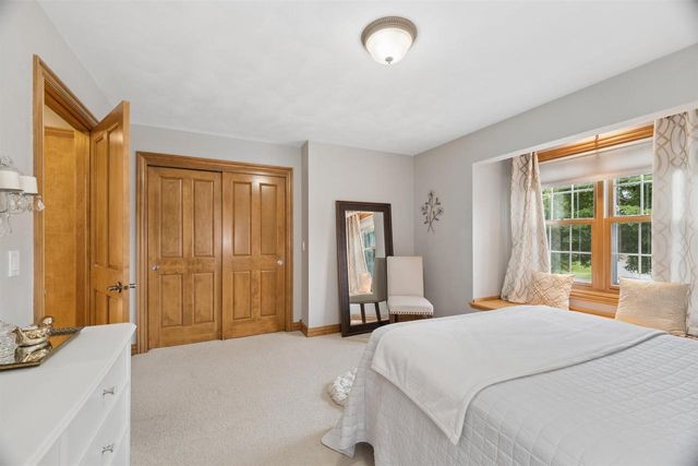 208 E APPLE CREEK ROAD, Appleton, WI 54913