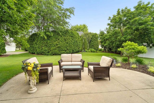 208 E APPLE CREEK ROAD, Appleton, WI 54913
