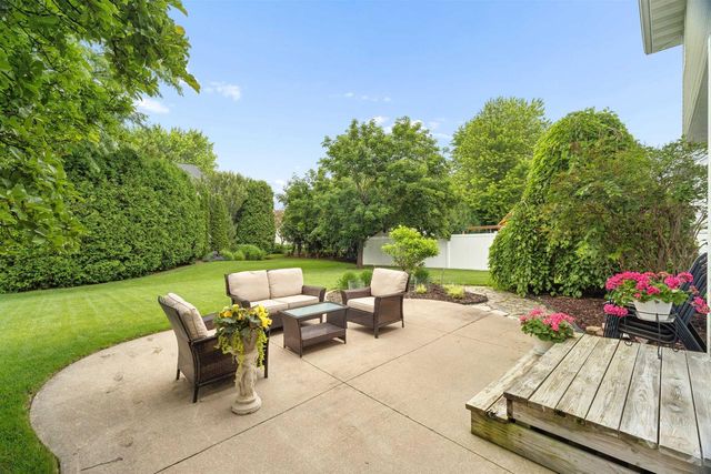 208 E APPLE CREEK ROAD, Appleton, WI 54913