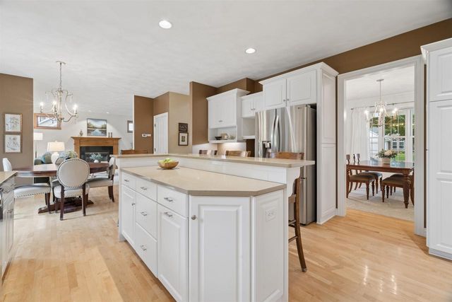 208 E APPLE CREEK ROAD, Appleton, WI 54913