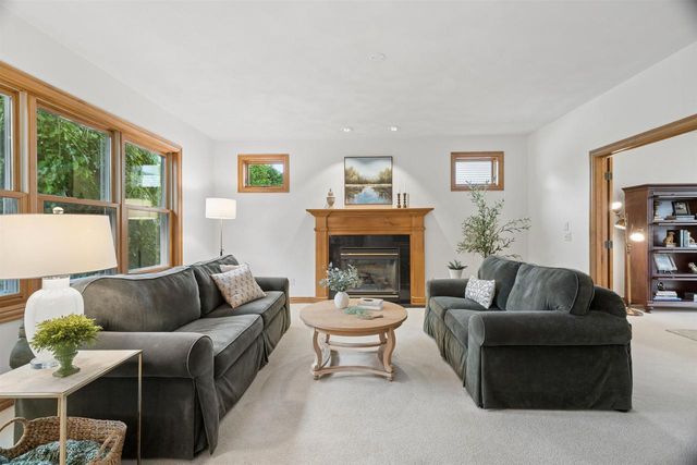 208 E APPLE CREEK ROAD, Appleton, WI 54913