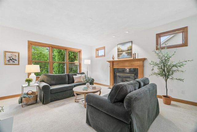 208 E APPLE CREEK ROAD, Appleton, WI 54913