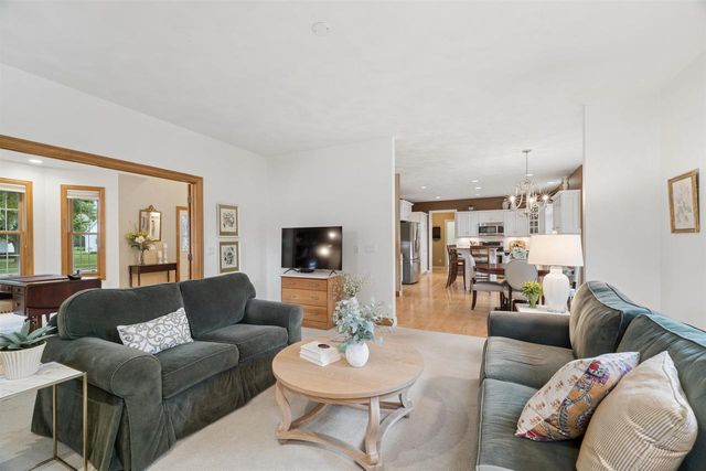 208 E APPLE CREEK ROAD, Appleton, WI 54913