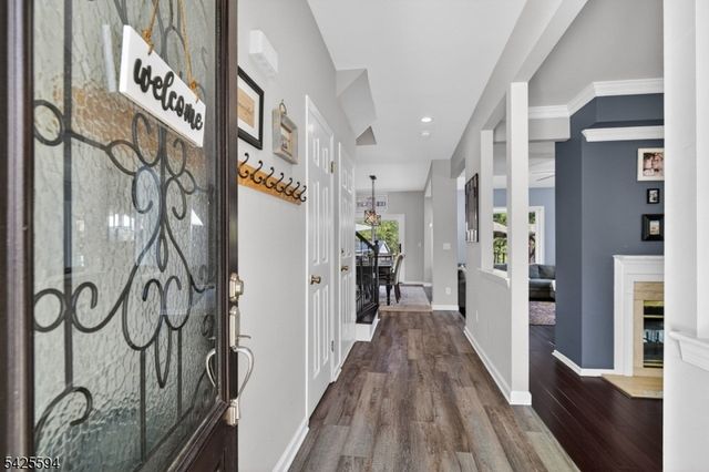 15 Sweney Ct, Hillsborough Twp., NJ 08844