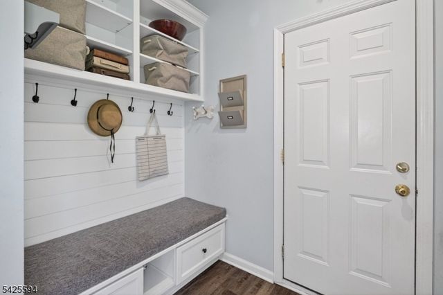 15 Sweney Ct, Hillsborough Twp., NJ 08844