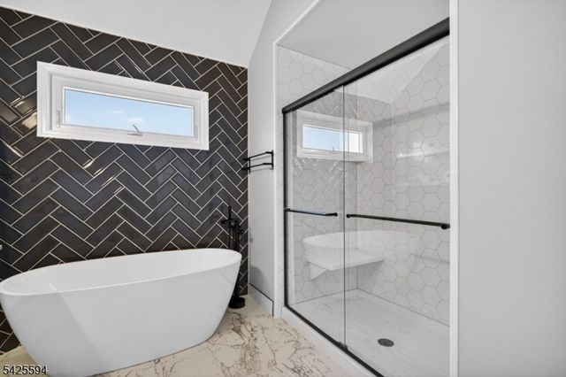 15 Sweney Ct, Hillsborough Twp., NJ 08844