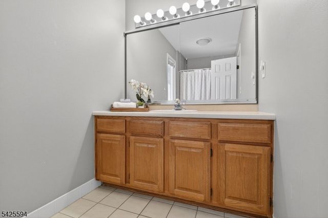 15 Sweney Ct, Hillsborough Twp., NJ 08844