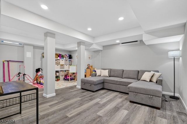 15 Sweney Ct, Hillsborough Twp., NJ 08844