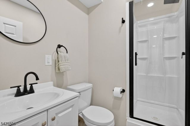 15 Sweney Ct, Hillsborough Twp., NJ 08844