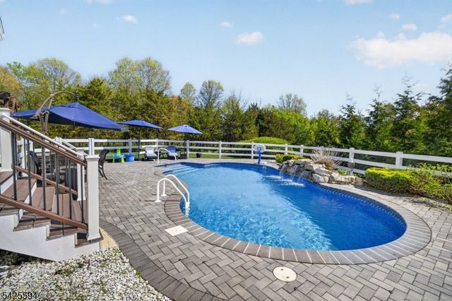 15 Sweney Ct, Hillsborough Twp., NJ 08844