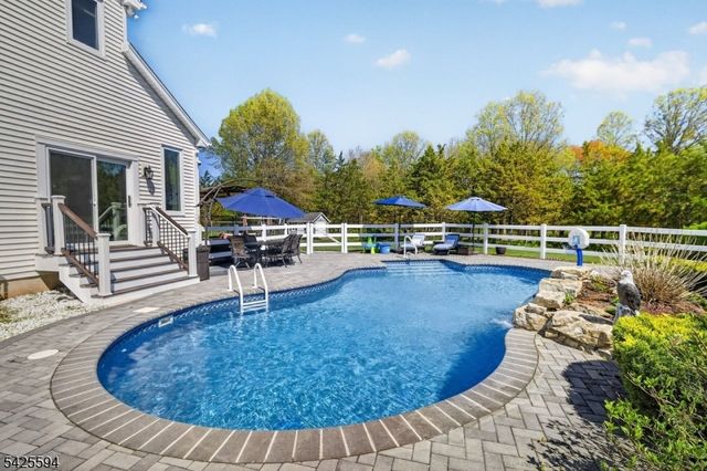 15 Sweney Ct, Hillsborough Twp., NJ 08844