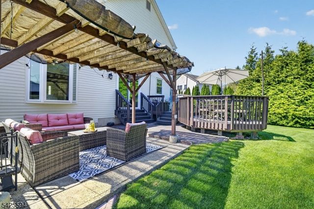 15 Sweney Ct, Hillsborough Twp., NJ 08844