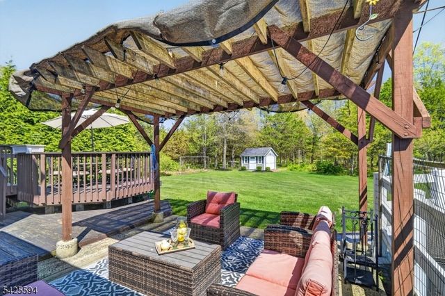 15 Sweney Ct, Hillsborough Twp., NJ 08844