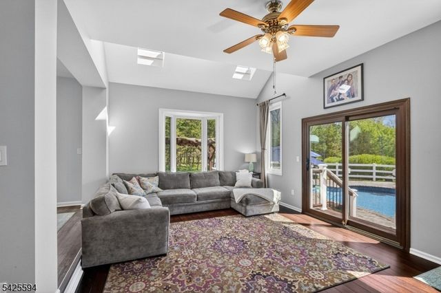 15 Sweney Ct, Hillsborough Twp., NJ 08844