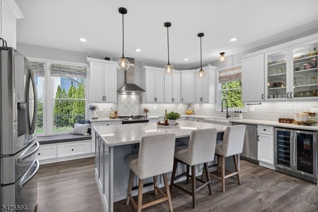 15 Sweney Ct, Hillsborough Twp., NJ 08844