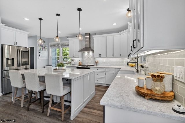 15 Sweney Ct, Hillsborough Twp., NJ 08844