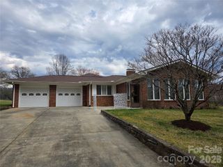 100 Chapel Road, Black Mountain, NC 28711