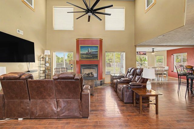 1112 Republic Cir, Salina, KS 67401