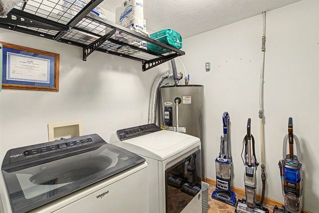 1112 Republic Cir, Salina, KS 67401