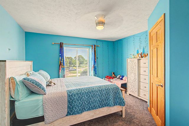 1112 Republic Cir, Salina, KS 67401