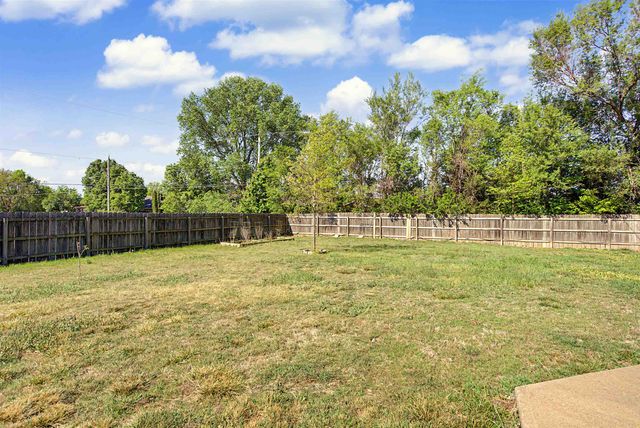 1112 Republic Cir, Salina, KS 67401